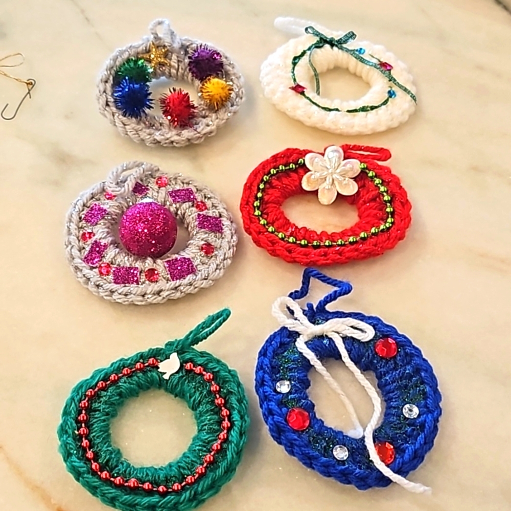 LOT OF 6 VINTAGE CROCHED WREATHS HANDMADE